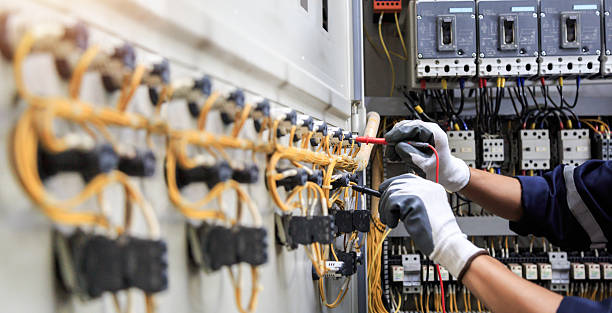 Professional Electrician technician working in Poplar-Cotton Center, CA